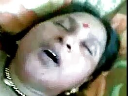 Uber-Секси дълбоко гърло филм дисплей на индийска керала с големи гърди и леля кутер