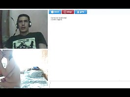 Сексито тяло на лизане клипове красивата Вероника се покрива с разхвърлян кончил